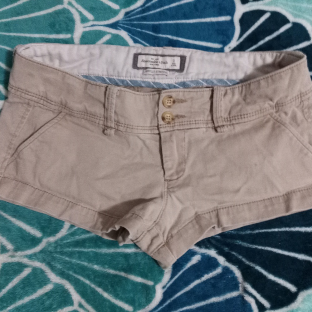 A&F perfect stretch size 0 tan shorts